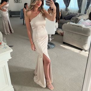 Like new Amsale Kaia dress size 2 Champagne standard length satin